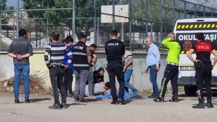 Öldüren şaka! Arkadaşını okul servisinin önüne itti