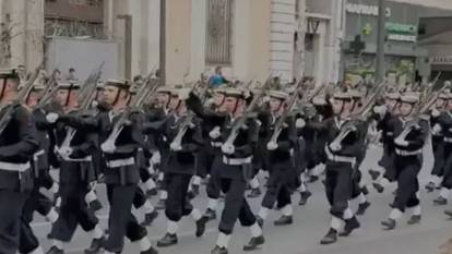 MSB'den Yunan askerine slogan tepkisi: Yazılı olmayan kuralı çiğnediler