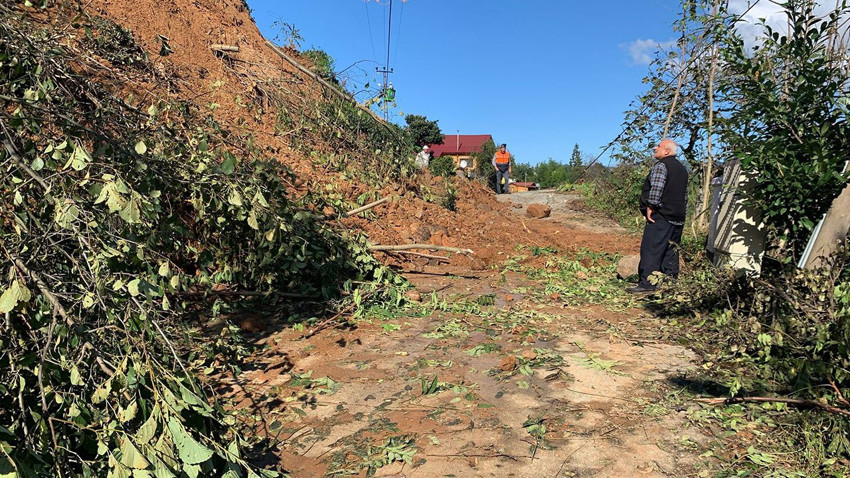Karadeniz kabusu yaşadı: Çok sayıda ev tahliye edildi, denizin rengi bile değişti - Resim: 1