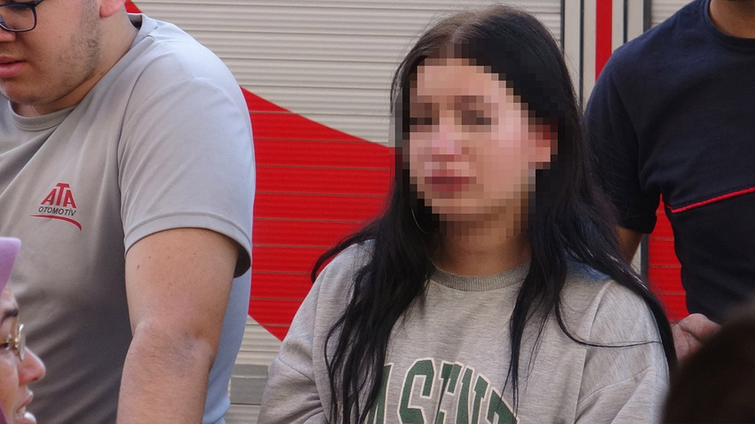 Genç kız evine döndüğünde gördüğü manzara ile hıçkırıklara boğ