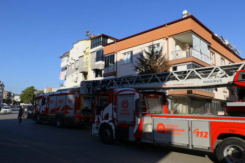 Genç kız evine döndüğünde gördüğü manzara ile hıçkırıklara boğ - Resim : 1