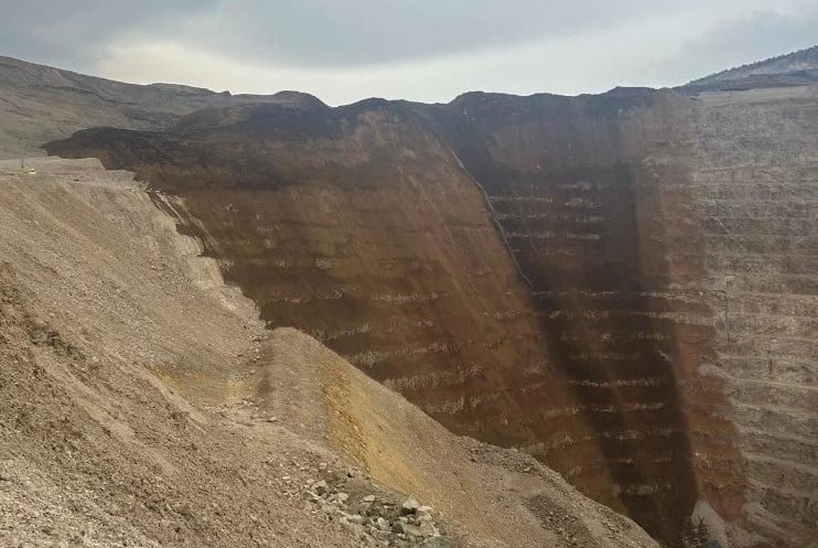 Erzincan-İliç'te altın madeninde toprak kayması | Dokuz işçiden haber alınamıyor, gözaltı sayısı yediye yükseldi - Medyascope